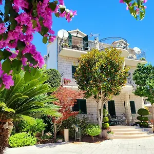https://anita-apartments-trogir.splithotels.org